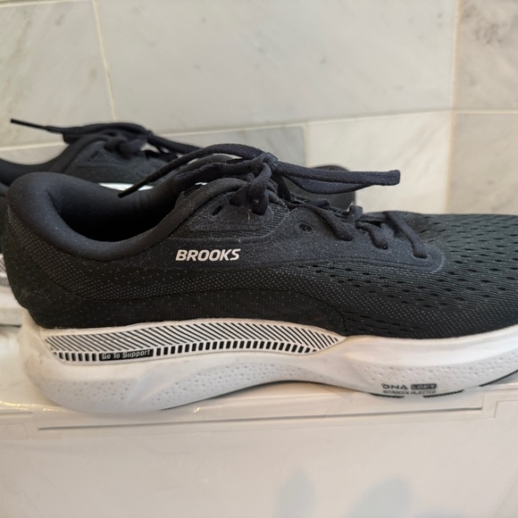 Brooks Women’s Adrenaline GTS 24 Supportive Running Shoe size 8.5 EUC - Picture 6 of 10